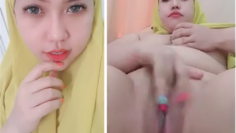 Tante Riana Janda Kaya Berjilbab lagi colmek