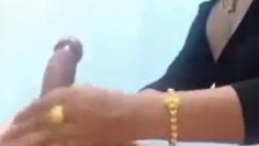 Pesona Tante Penjaga Warung Madura